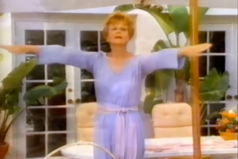 Illustration for article titled It's 3 p.m.: Let's watch Angela Lansbury touch herself in the tub